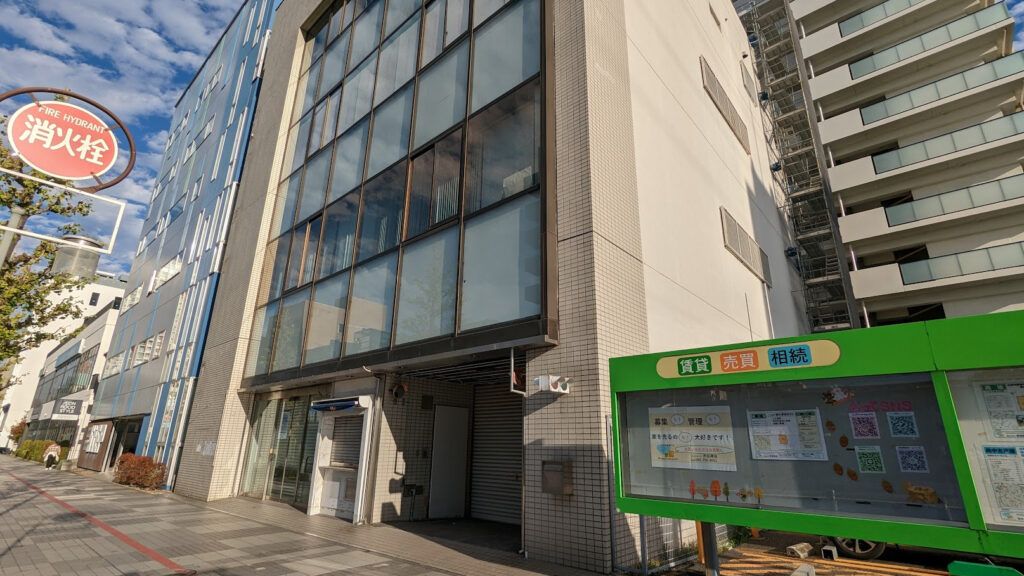 旧「みずほ銀行」相模原支店が入っていたビルが解体されるそうです。02