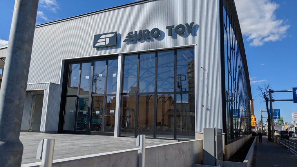 16号沿いで建設中のキャンピングカー専門店は「EURO TOY」さんという名称になるようです。02