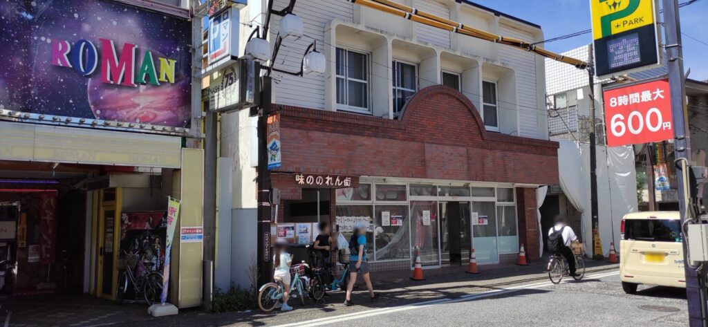 オダサガサウザンロード商店街内で建設中の「よろづや」さんビル。04