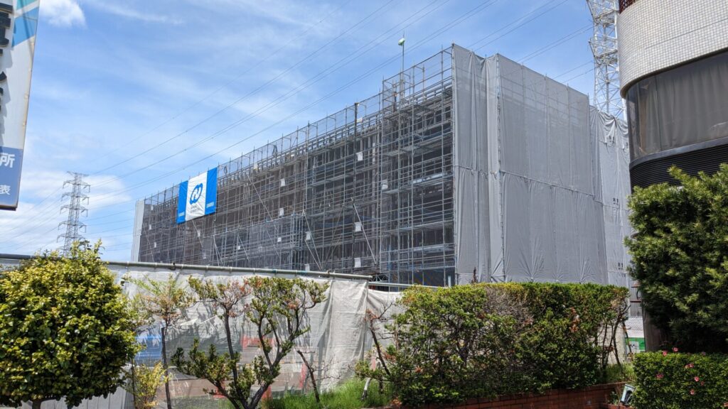 国道16号沿いで「アーク引越センター」相模原市店さんの建設が進んでいます。03