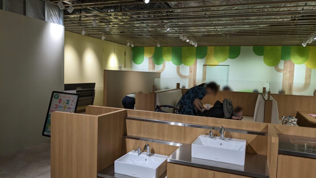 古淵の「イオン相模原ショッピングセンター」さんのフードコートがリニューアルしました。09