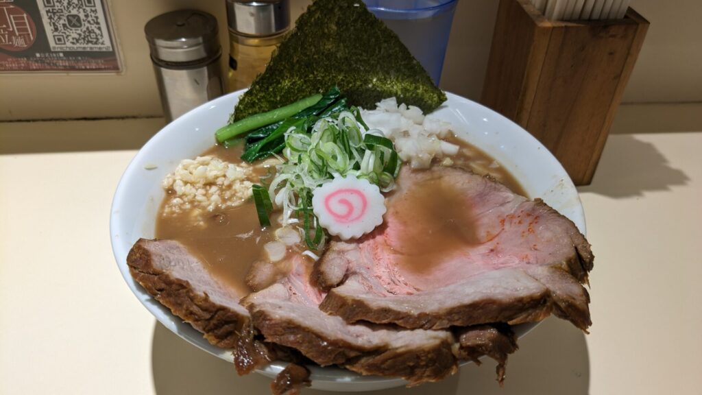 先月末で閉店した「二丁目ラーメン」さんのラーメンをいただきました。05