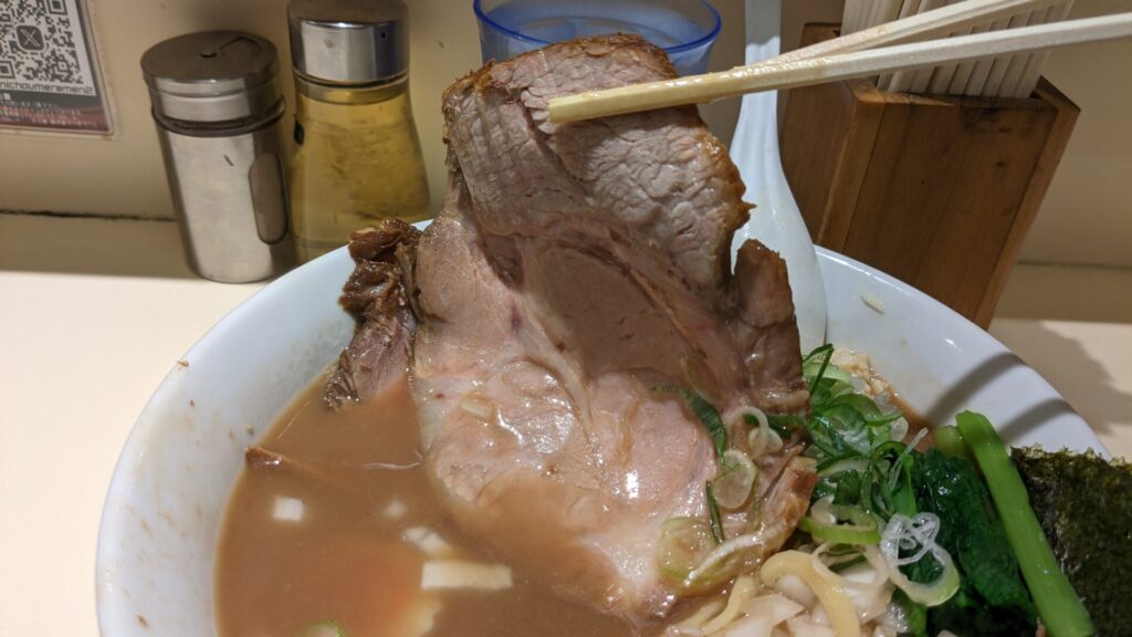 先月末で閉店した「二丁目ラーメン」さんのラーメンをいただきました。06