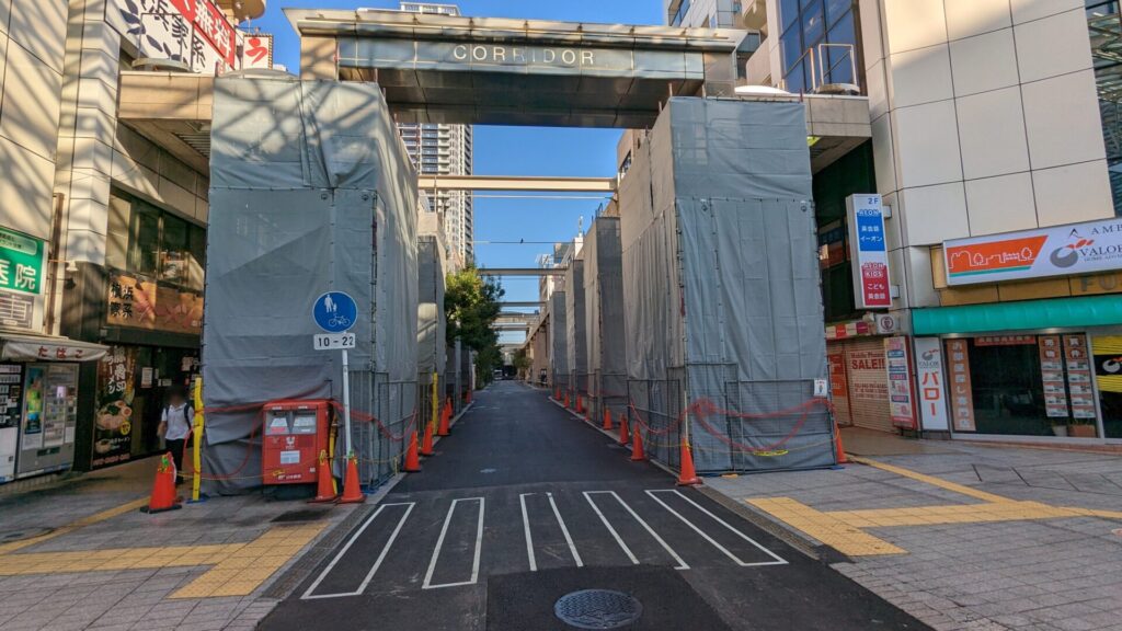 相模大野駅前の「コリドー街」で各種工事が進められています。05