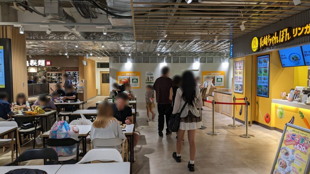 古淵イオンのフードコートに、「モスバーガー」さんがOPENです。他 02