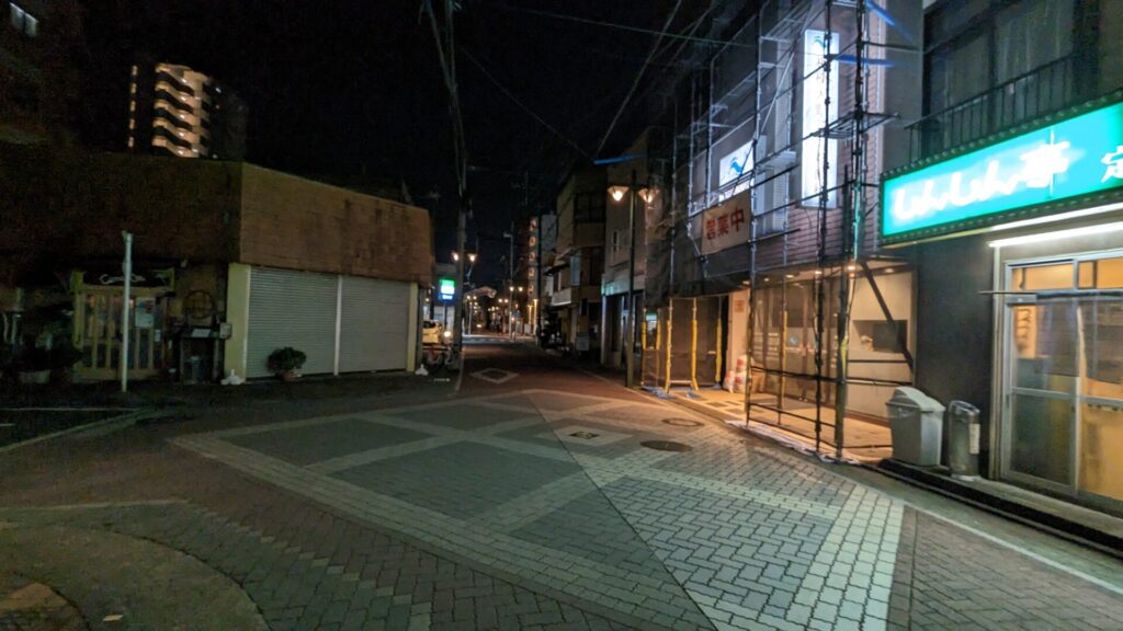 相模大野駅南口のタイ料理店「花門」さん、改装の為、現在休業中です。01