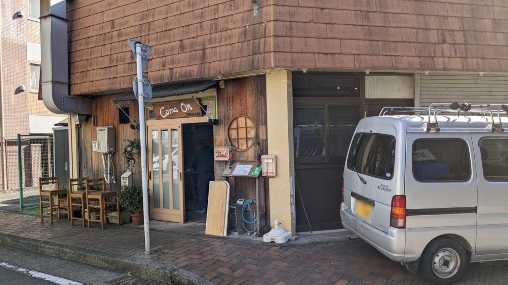 相模大野駅南口のタイ料理店「花門」さん、改装の為、現在休業中です。04