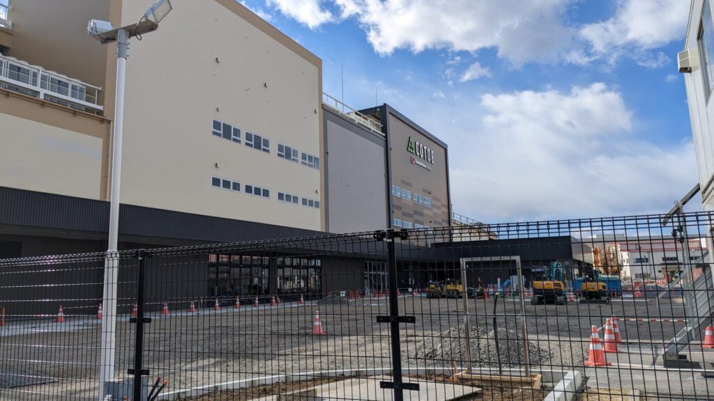 202602中旬、西橋本で建設中の「COTOE」のテナント情報。02