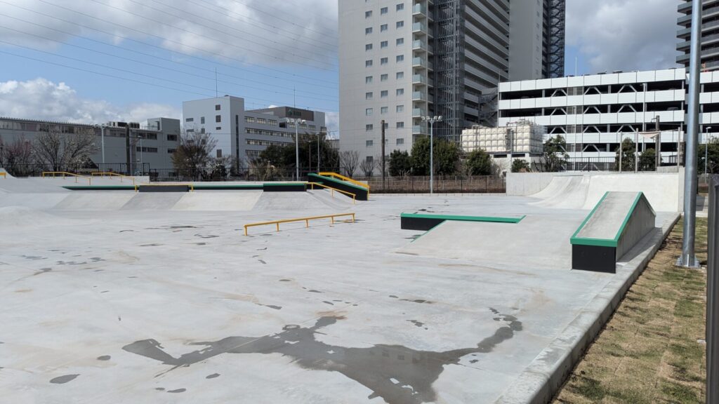 橋本お山公園内の「ニュースポーツ広場」がリニューアルOPENです。01